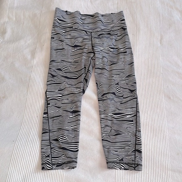 ADIDAS Climalite Black and White Printed Crops Size Medium - Picture 1 of 6